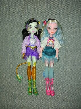 Monster High Skulltimate Secrets Gore-geous Oasis Dolls Lagoona Blue Jinafire